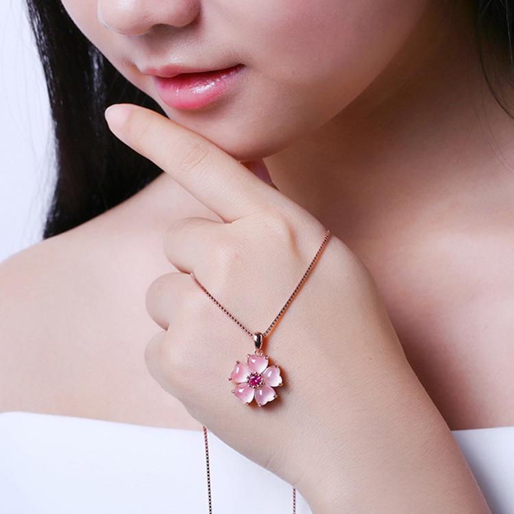 Colgante Flor de Amor en Cuarzo Rosa y Oro Rosa 14k